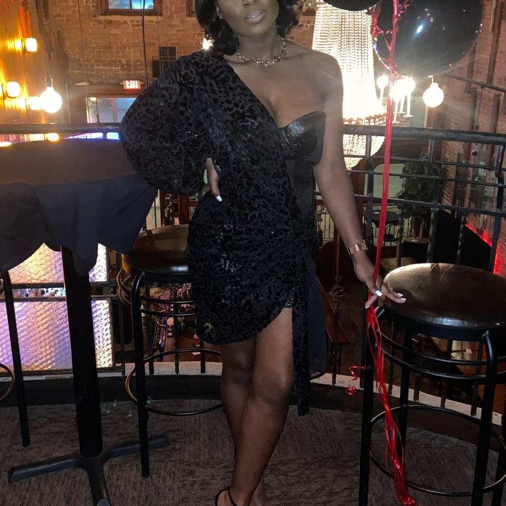 Luxurious mini black dress